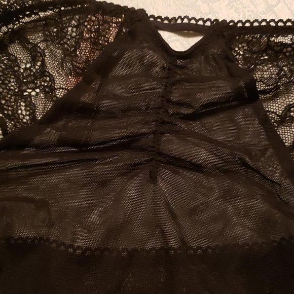 Victoria secret woman - Picture 5 of 8